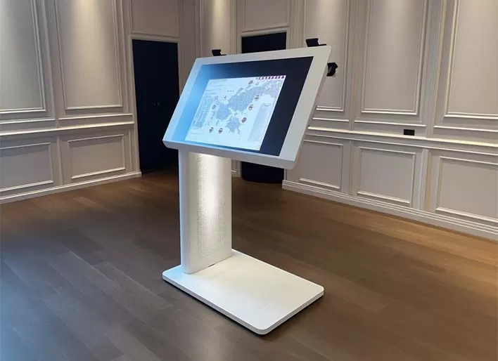 pupitre-tactile-musée un pupitre avec écran tactile pour musée