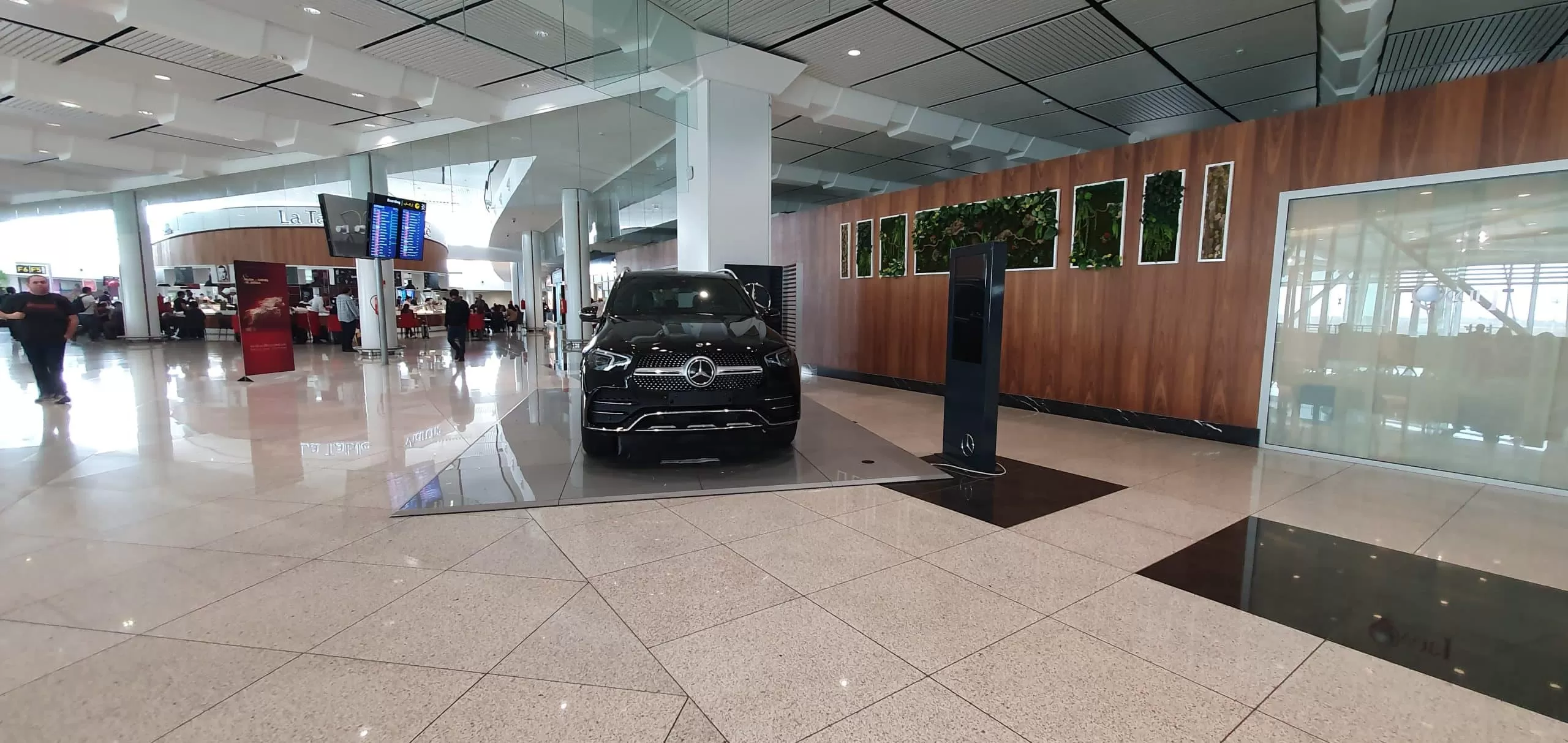 showroom Mercedes showroom Mercedes